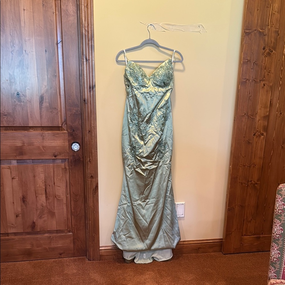 Elegant Green Embroidered Mermaid Gown
